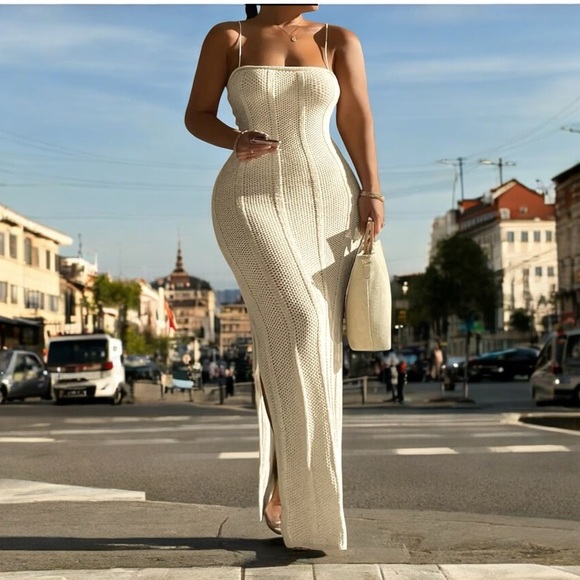 Spaghetti strap cut out back stunning - Picture 2 of 6